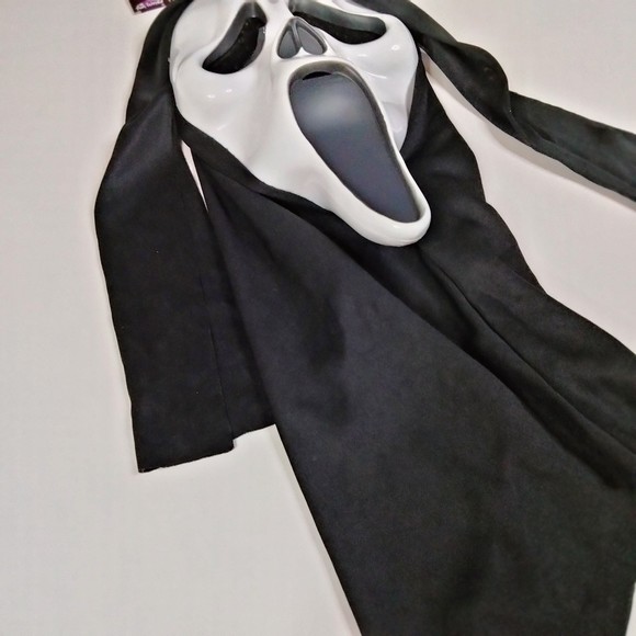 Scream Ghost Face Adult Costume Hooded Halloween Mask Fun World Easter Unlimited - Picture 3 of 9